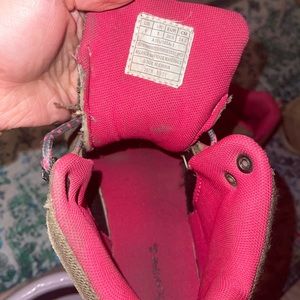 Amazing 4 hiking🥾
Pink & brown-clean them-they will look new! 
Size 6 woman’s